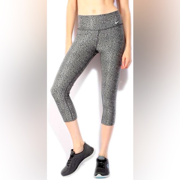 Nike Dri-FIT Black and Gray Capri Leggings Size XS - Picture 1 of 7
